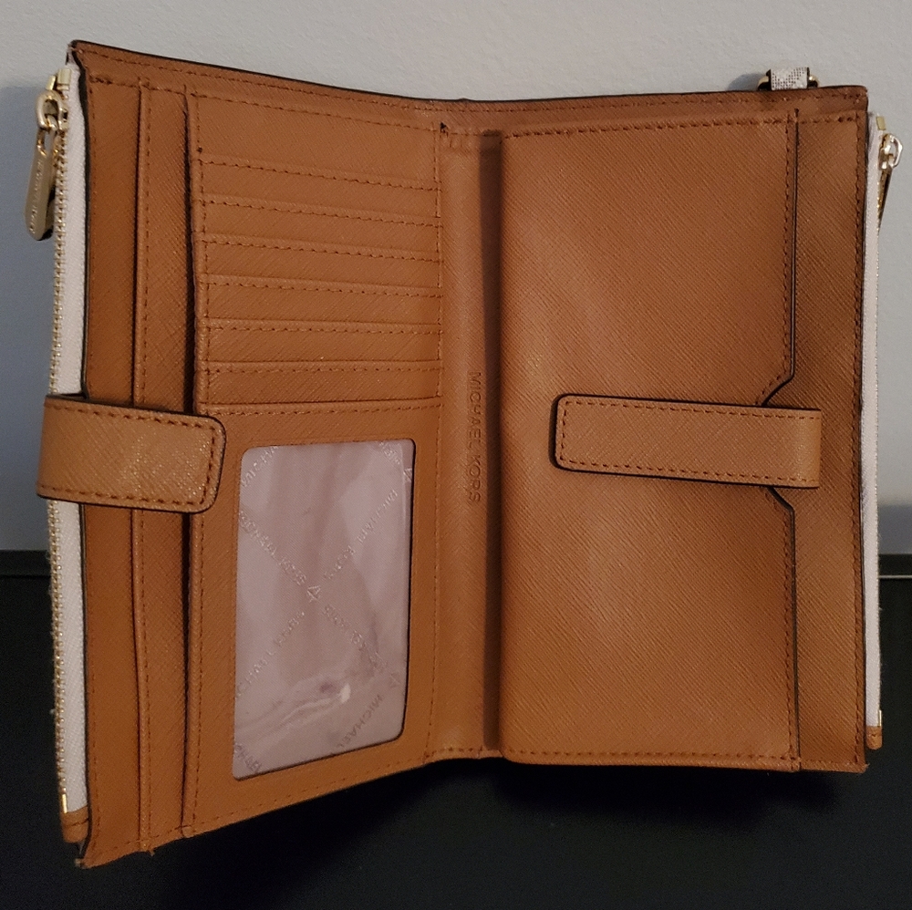 Michael Kors Smartphone Wristlet - Picture 3 of 4